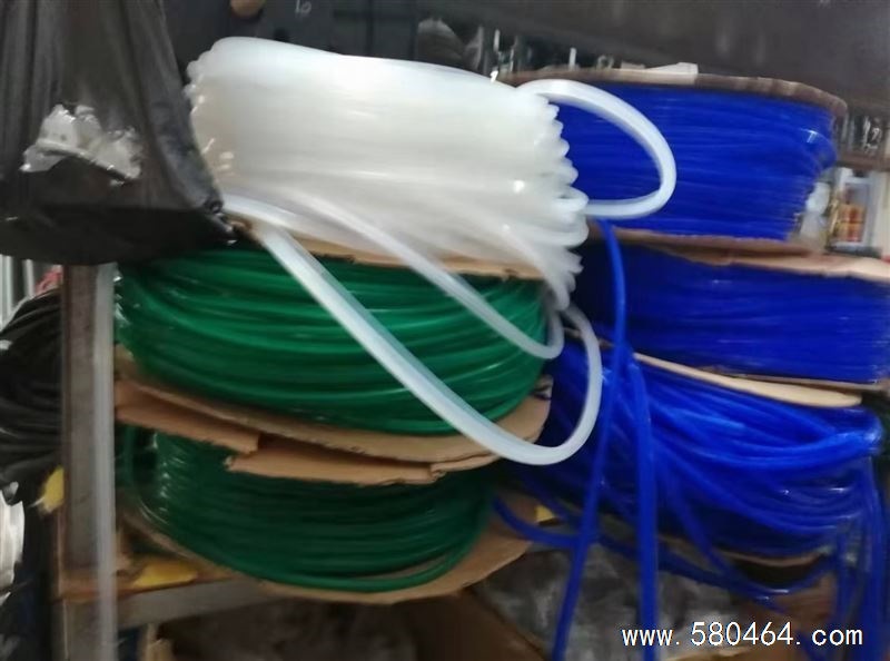 厂家定做金钢网纱窗,纱门。软包防盗门。维修销售各种门窗