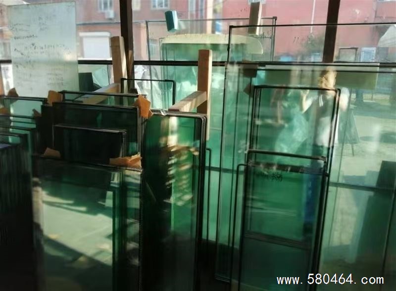 维修门窗透风漏水~定做金钢网纱窗~软包防盗门，床头，炕围子